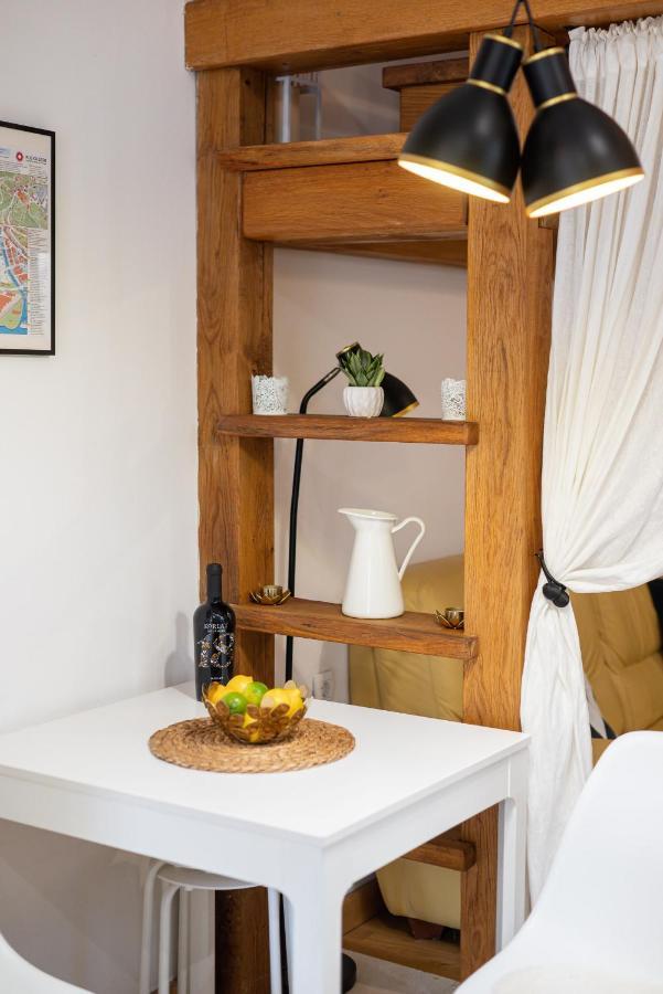 רייקה La Guardia Apartment With Free Private Parking מראה חיצוני תמונה